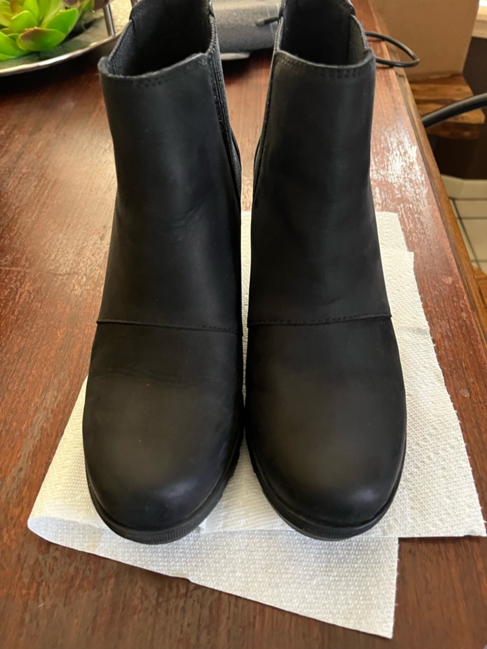 Sorel-Women's Black Ankle Boots - Classic Slip-On Chelsea Style, size 9